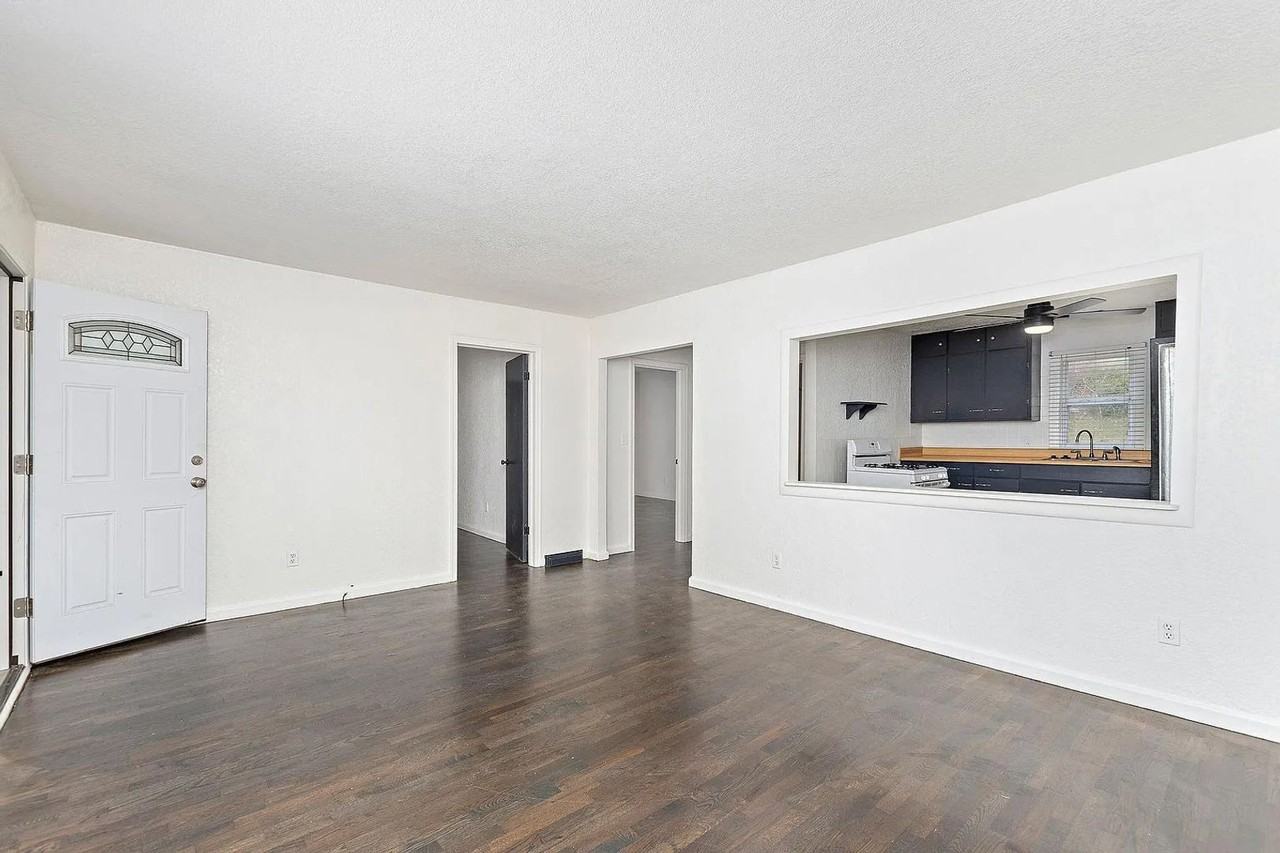 5400 Ne 49th St - Photo 5 of 18
