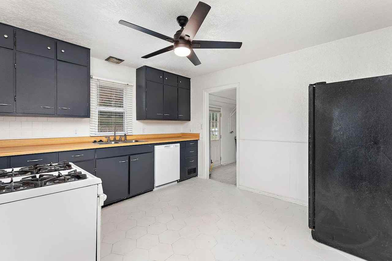 5400 Ne 49th St - Photo 7 of 18
