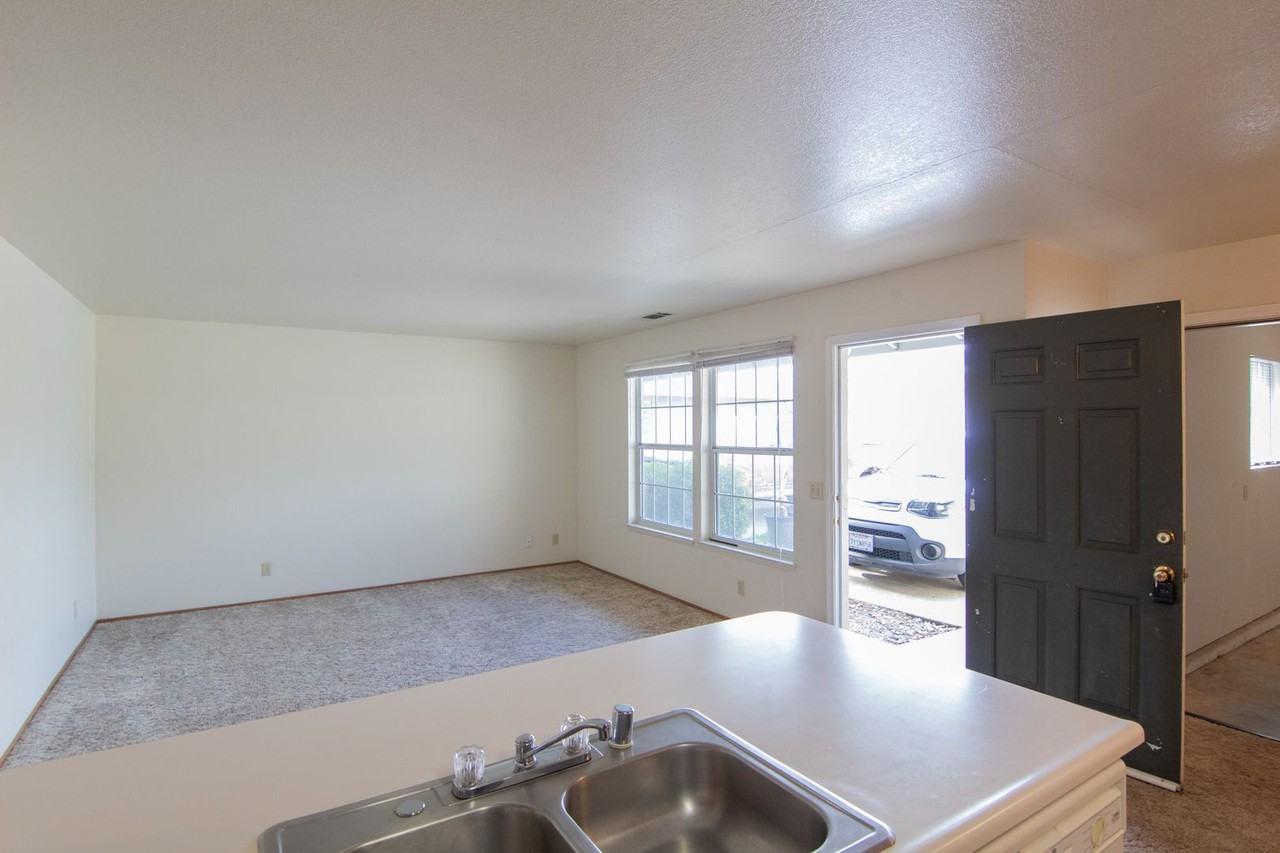 CallyCt838 - Photo 3 of 15