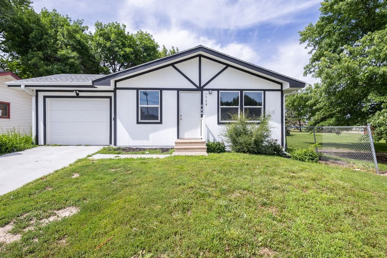 1728 W A St - Photo 2 of 20