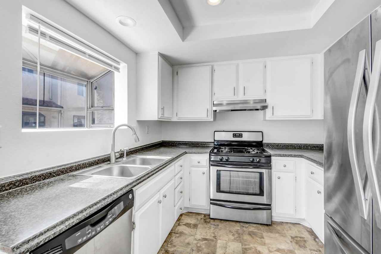 2048 S Bon View Ave #D - Photo 5 of 12