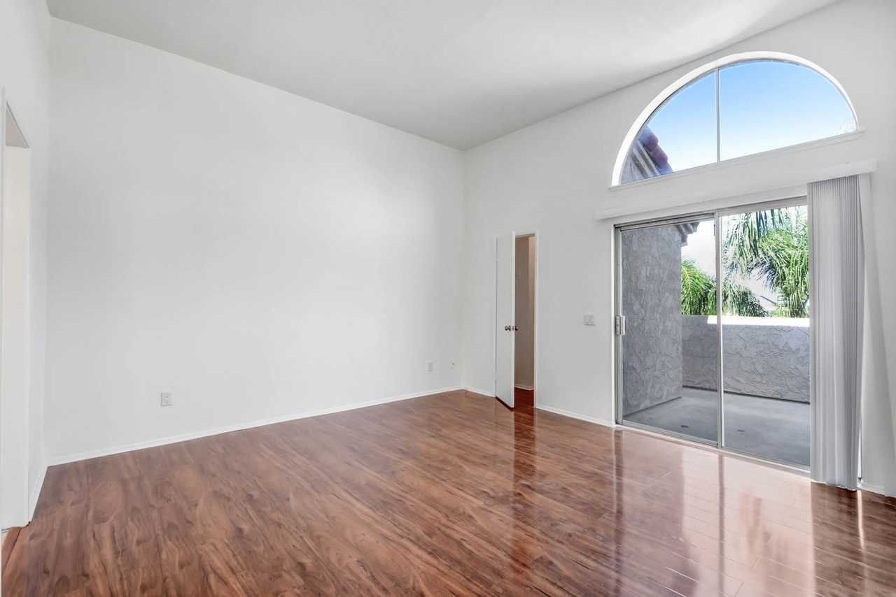 2048 S Bon View Ave #D - Photo 6 of 12