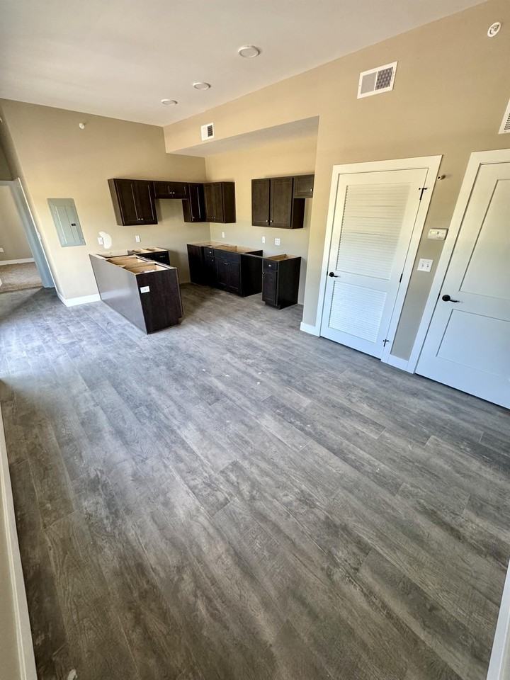 8781 Lexington Avenue - Photo 6 of 8