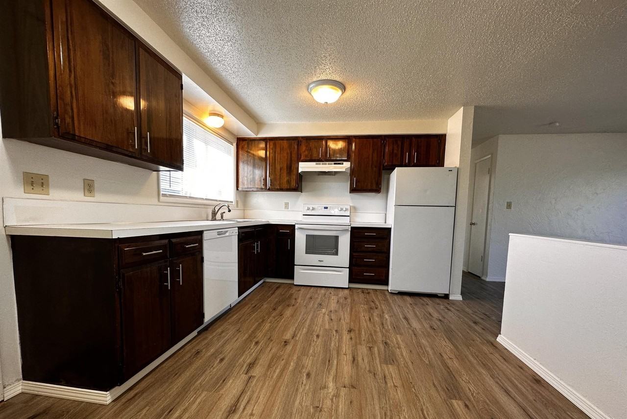 Onyx Ct (1201-1220) - Photo 2 of 14