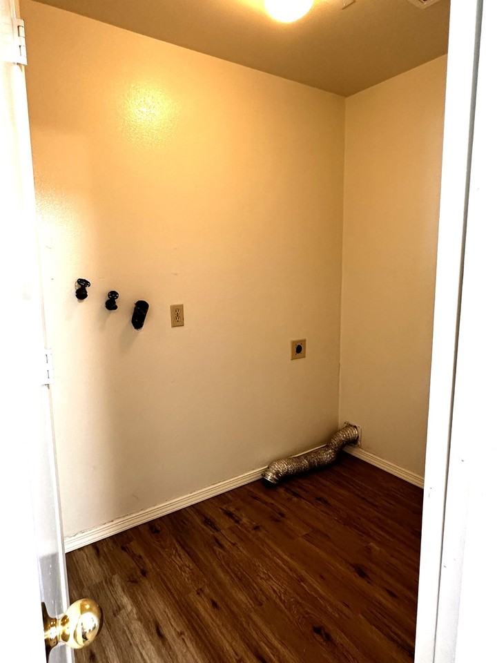 Onyx Ct (1201-1220) - Photo 3 of 14