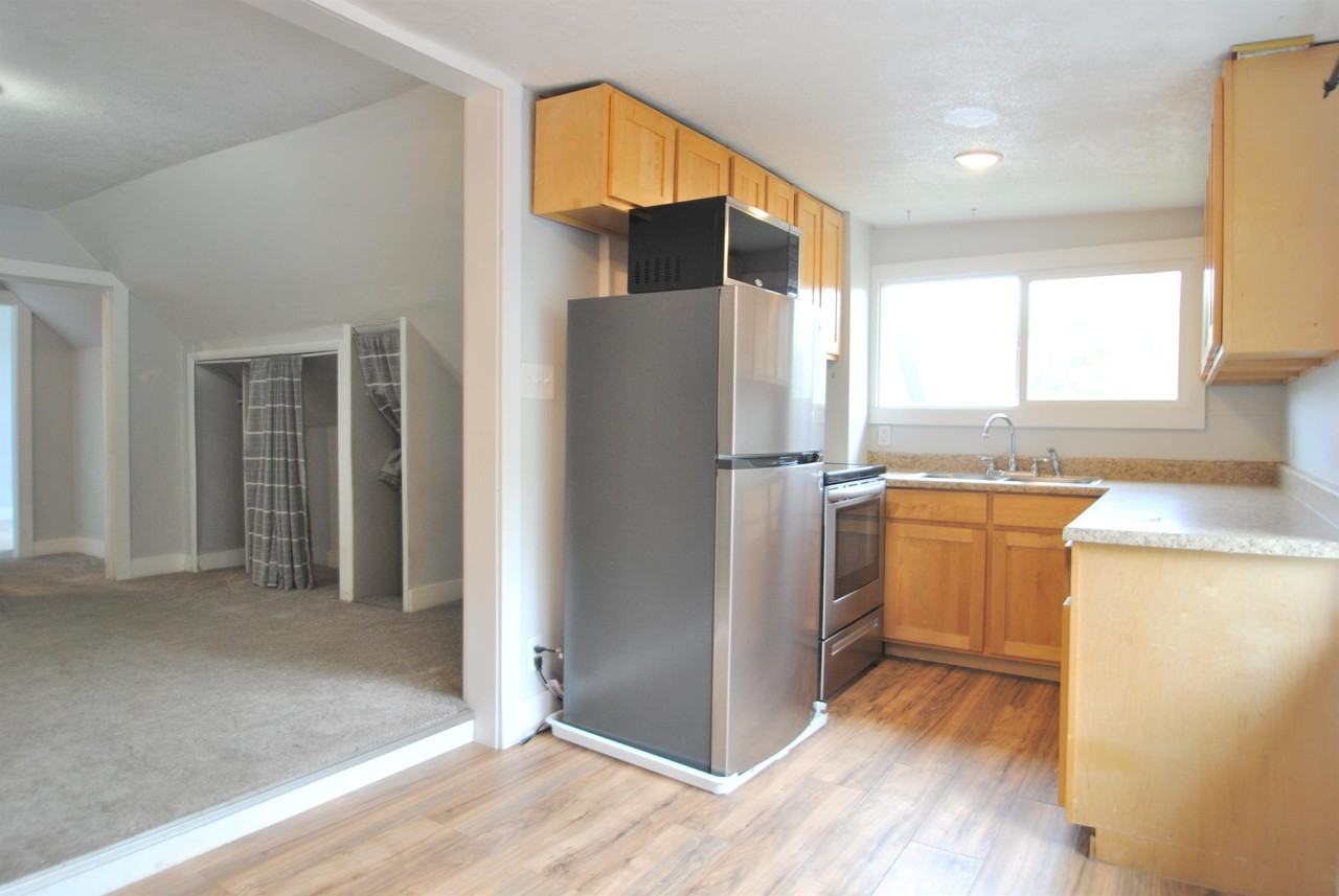 26 S 300 E - Photo 3 of 13