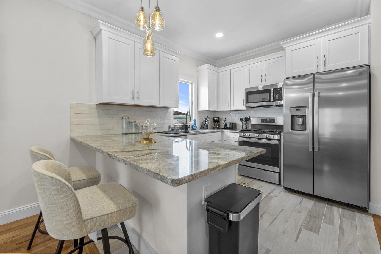 517 Bergen Street - Photo 3 of 9