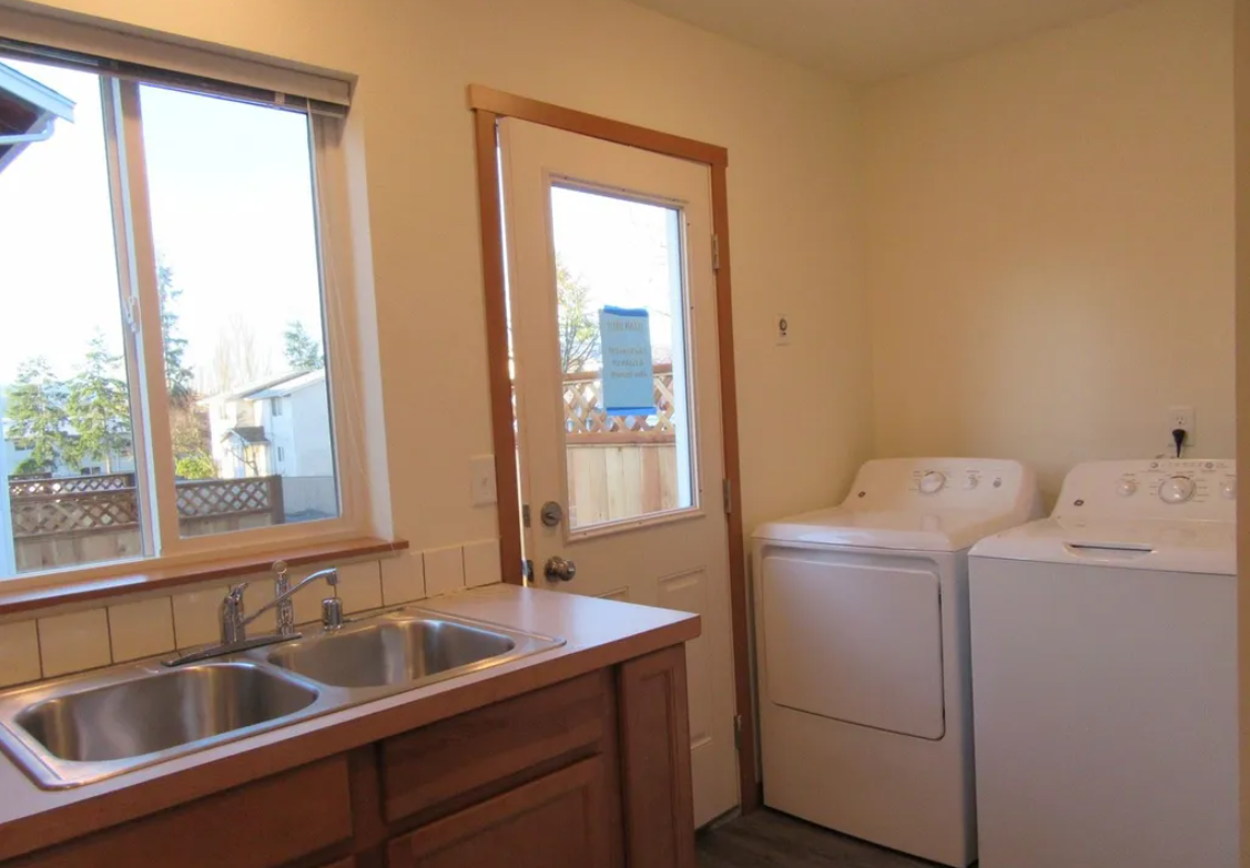 Eureka Townhomes - Photo 7 of 10