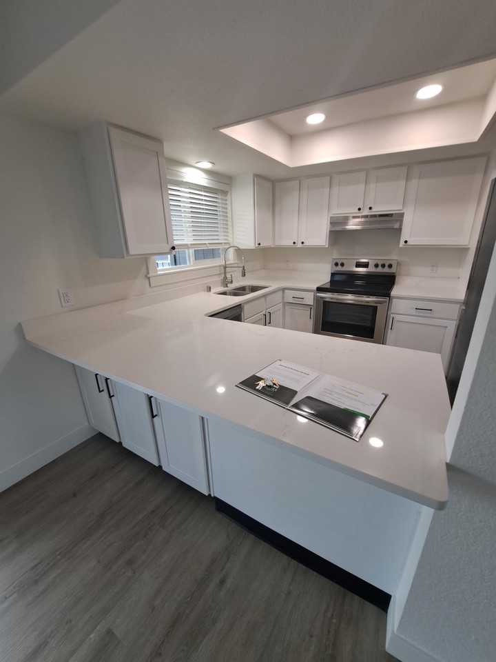 Harper on Hood - Photo 2 of 9