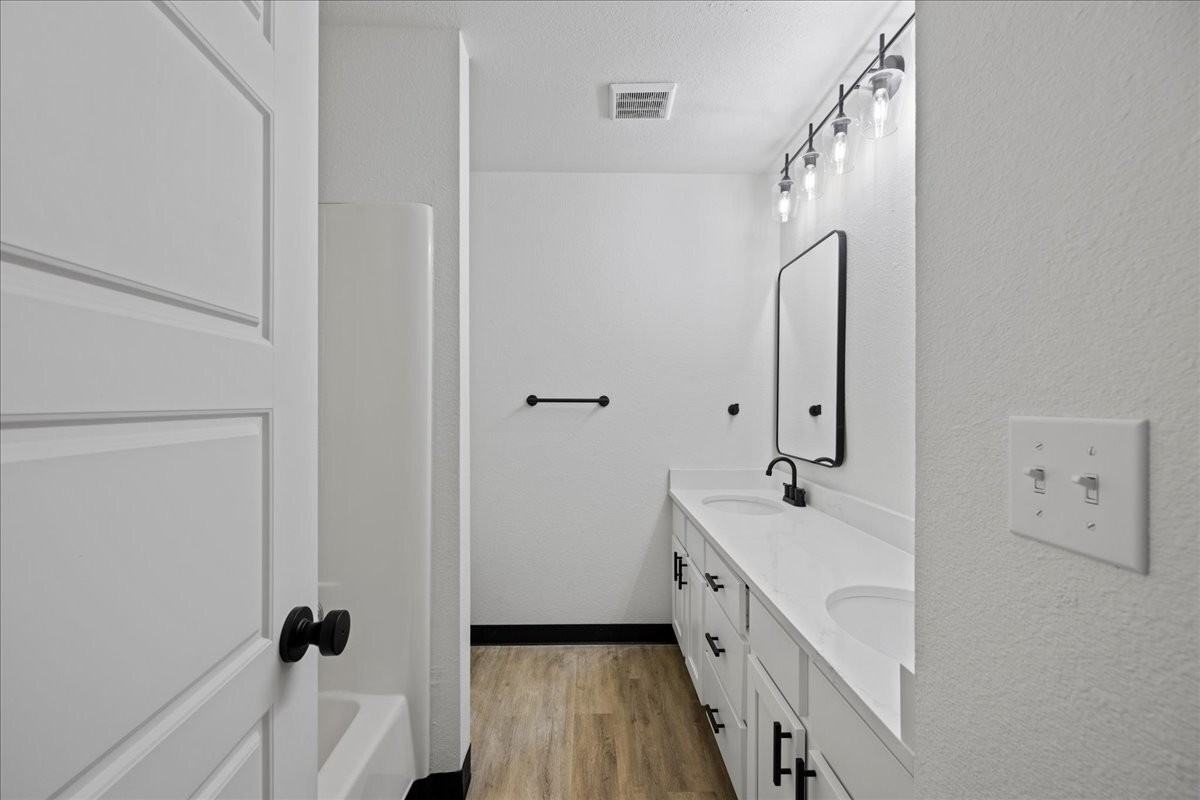 Harper on Hood - Photo 4 of 9