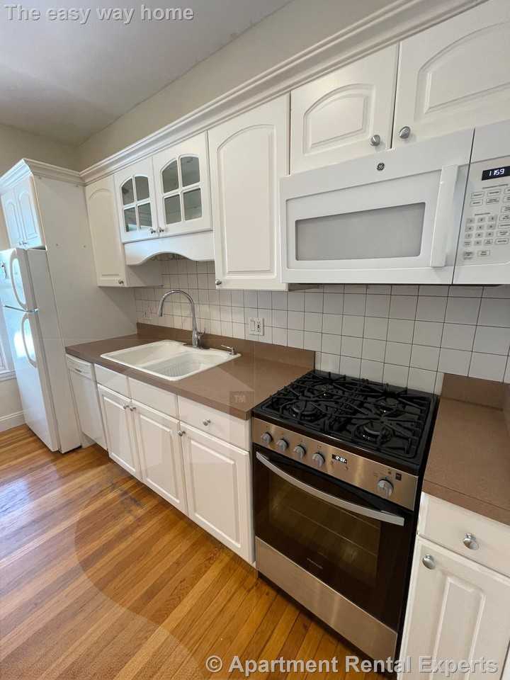 9 Locke St #1 - Photo 3 of 15