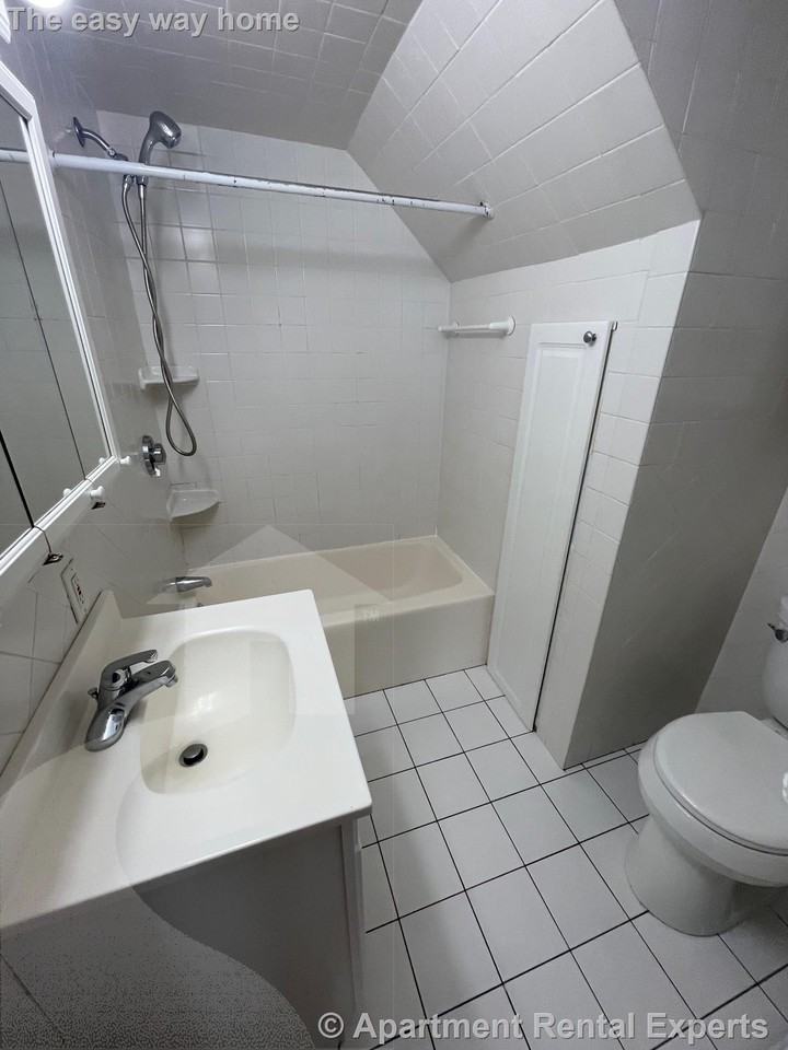 9 Locke St #1 - Photo 5 of 15