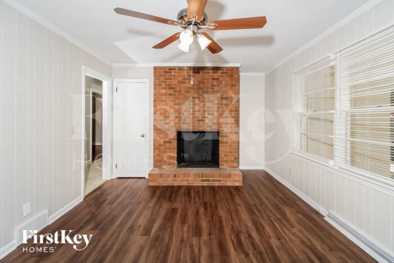 921 Pembroke Rd - Photo 3 of 13