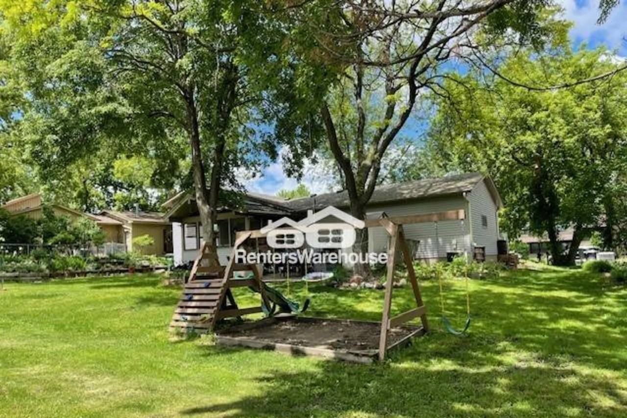 536 Lake Cove Ct - Photo 2 of 20
