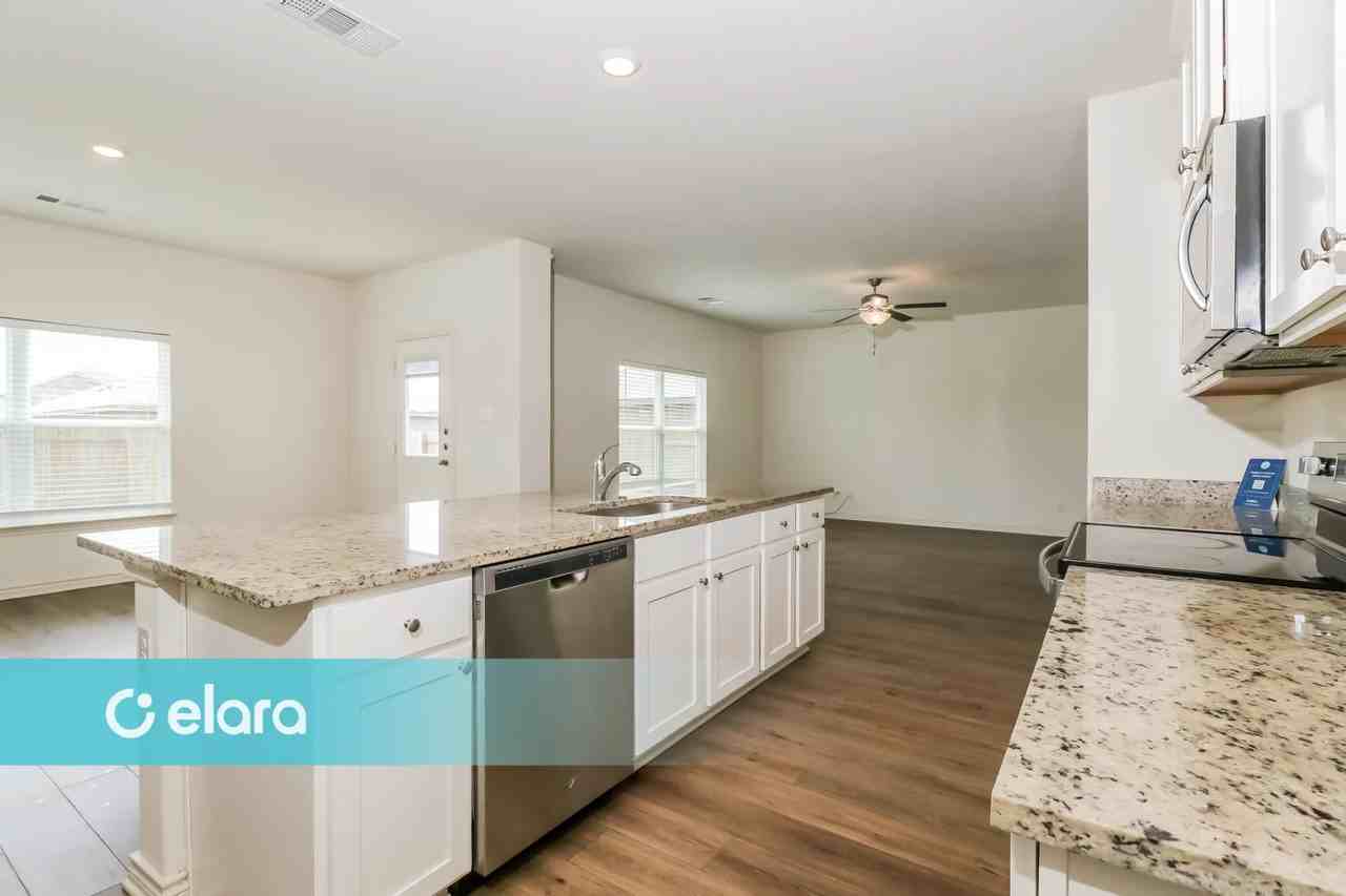 121 Stratton Ln Jarrell Tx 76537 - Photo 3 of 20
