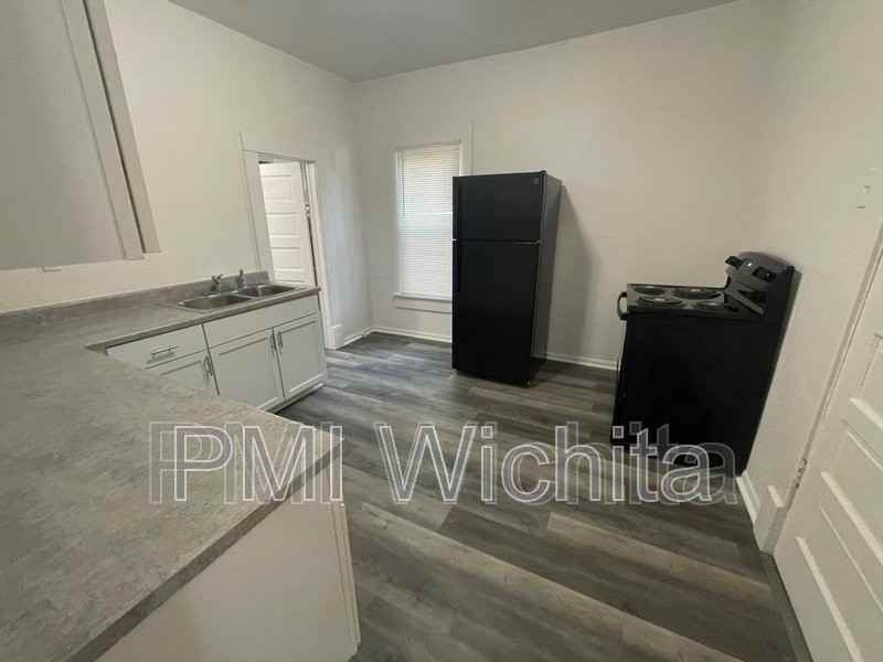 202 N Ash St - Photo 5 of 9