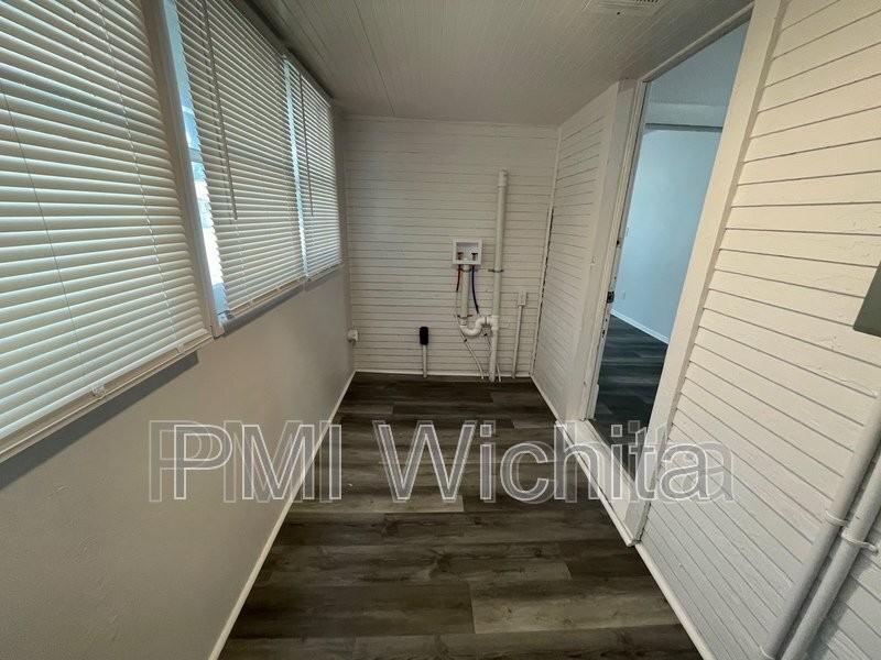202 N Ash St - Photo 7 of 8