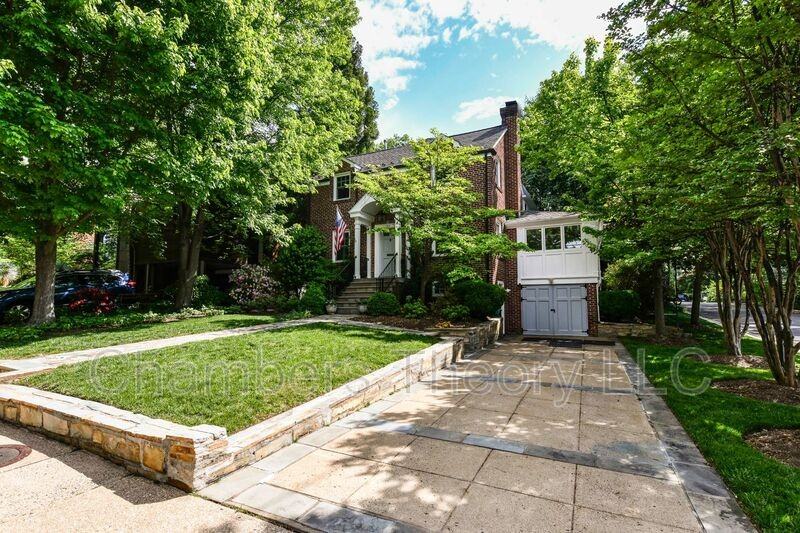 125 N Irving St - Photo 2 of 48