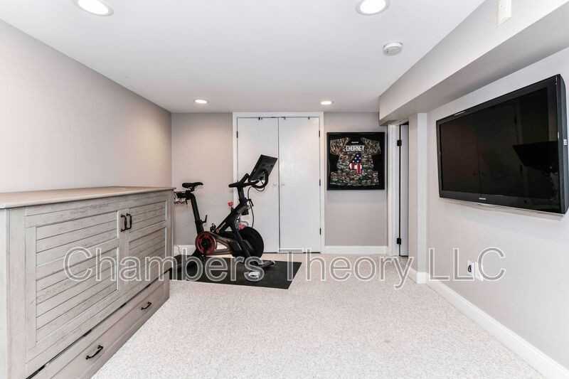 125 N Irving St - Photo 3 of 48