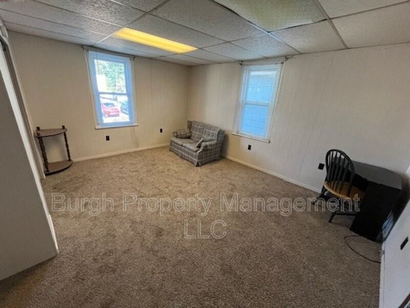 302 S 11th St - Photo 6 of 11