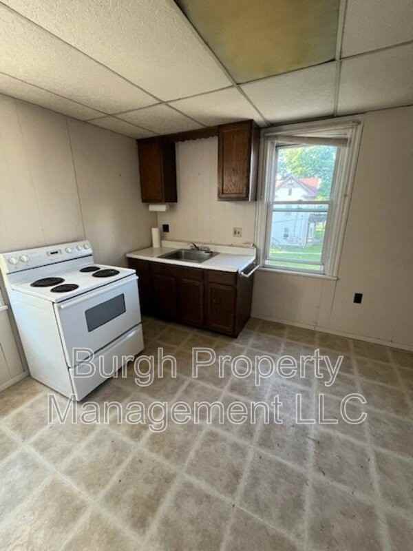 302 S 11th St - Photo 7 of 11