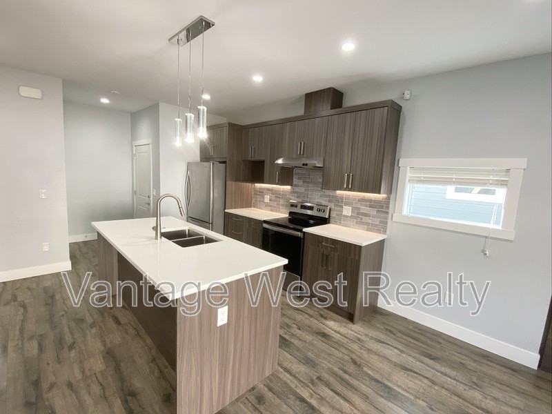 201 Martin Ave - Photo 2 of 36