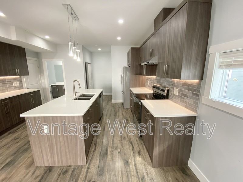 201 Martin Ave - Photo 3 of 36