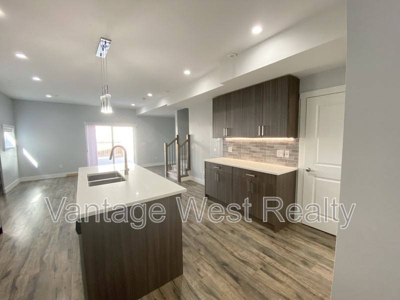 201 Martin Ave - Photo 4 of 36
