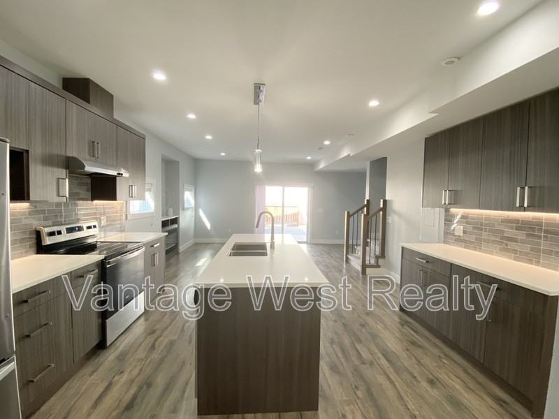 201 Martin Ave - Photo 5 of 36