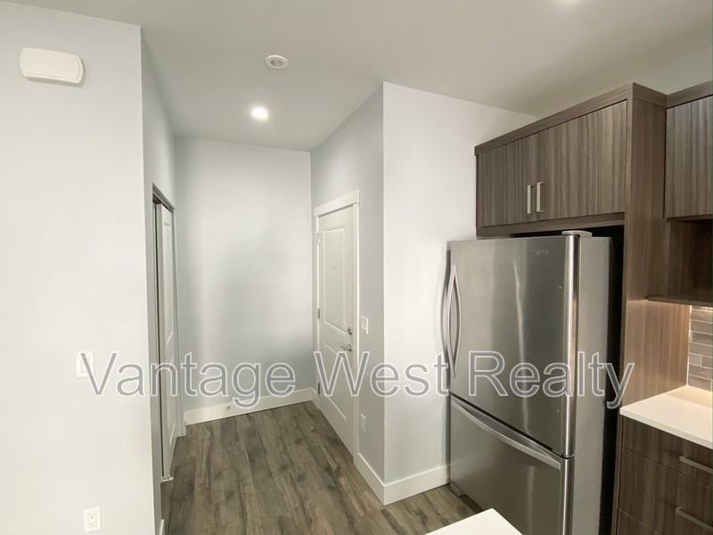 201 Martin Ave - Photo 6 of 36