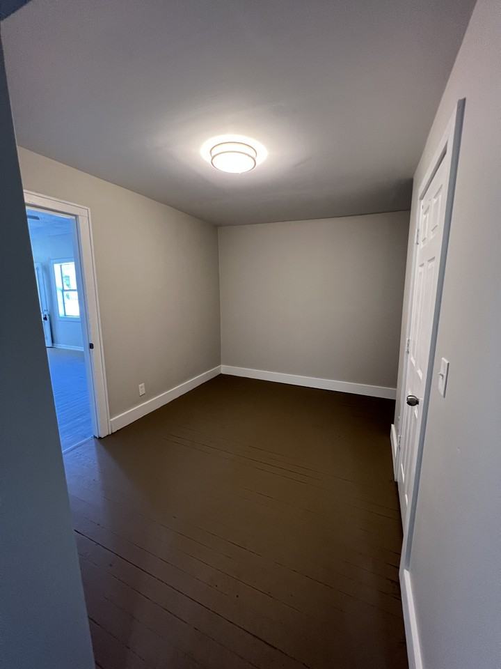 1315 S High St #B - Photo 3 of 9