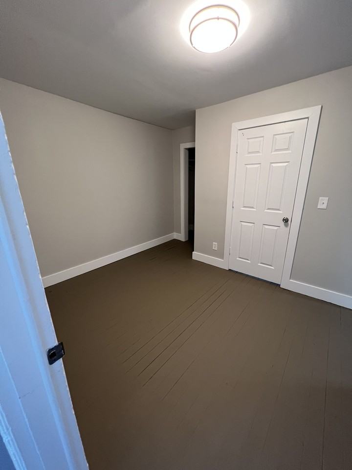 1315 S High St #B - Photo 4 of 9