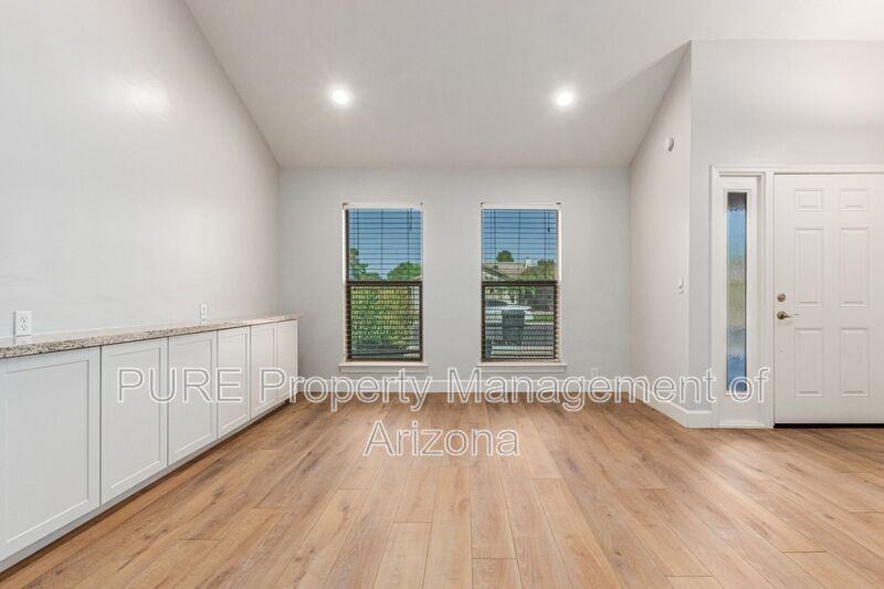 2406 S Mulberry - Photo 3 of 21