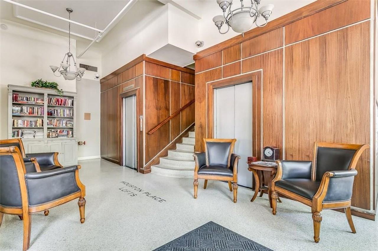 910 Houston St - Photo 5 of 26