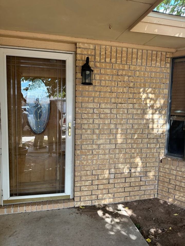 2306 N Thomas Dr - Photo 3 of 15