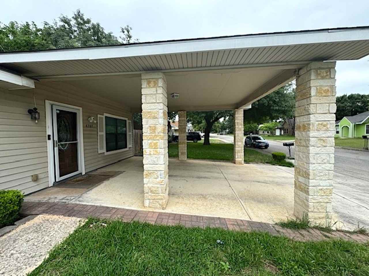 4707 Swann Ln - Photo 3 of 19