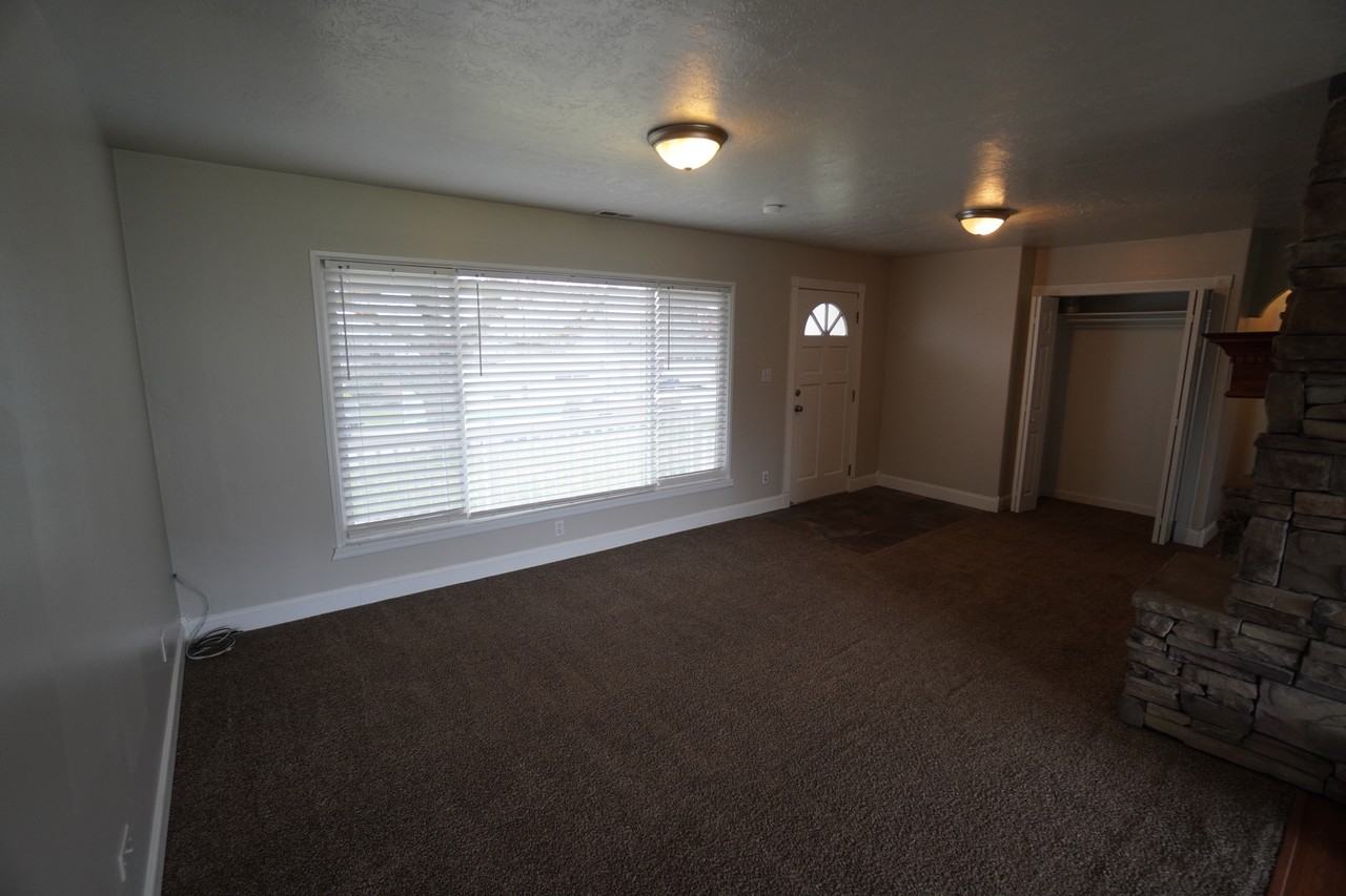 4162 Porter Ave - Photo 5 of 27