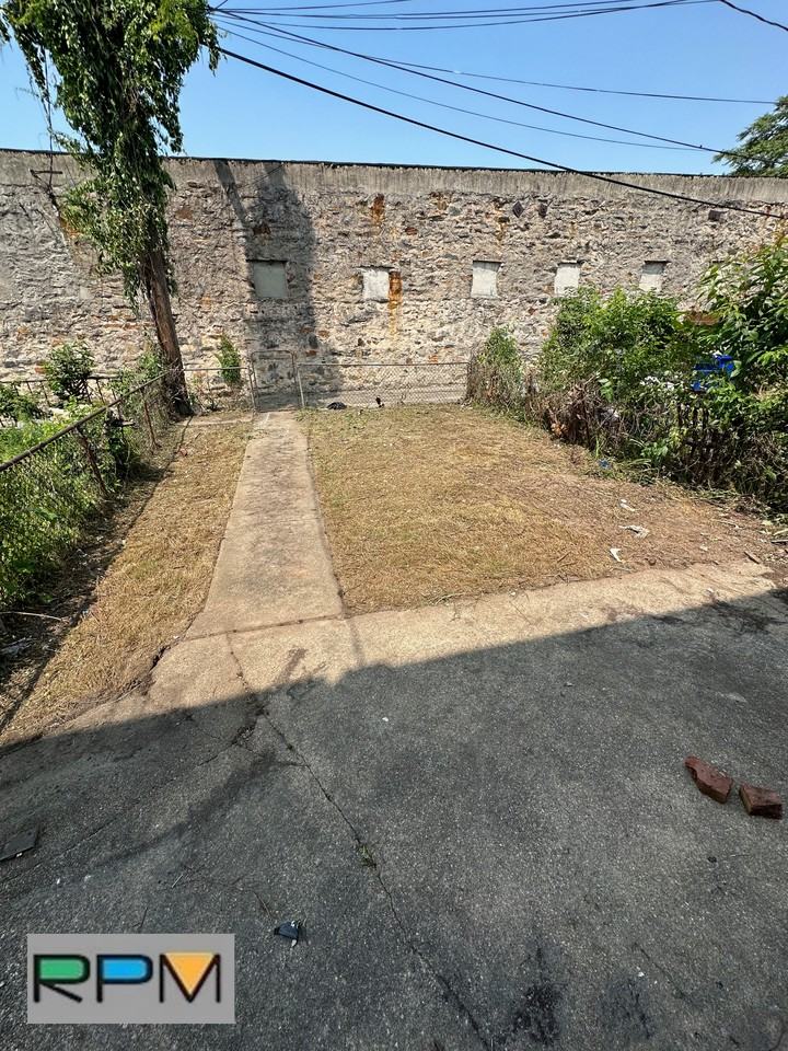 1512 N Smallwood St - Photo 2 of 13
