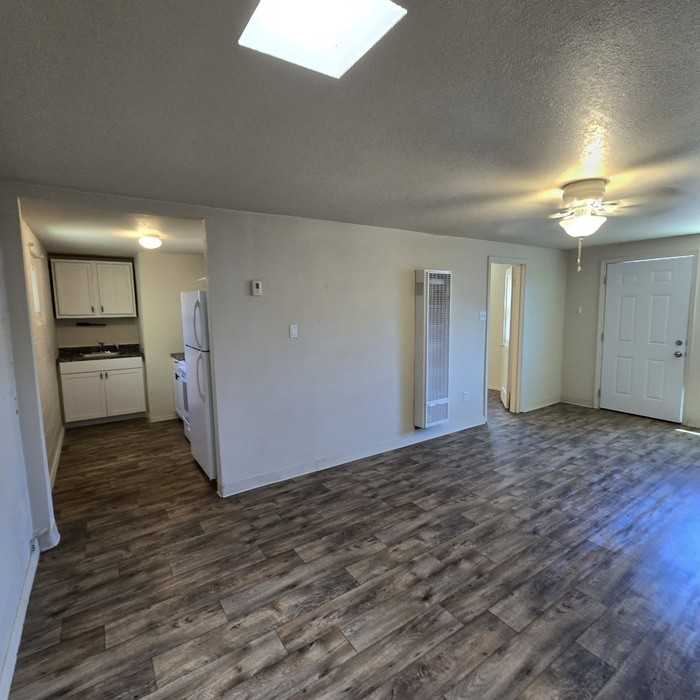 541 Cardenas Dr Se - Photo 2 of 13