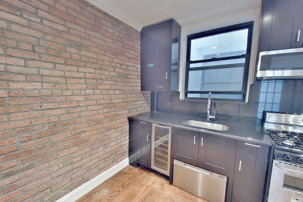 E 9th St #6 - Photo 4 of 8