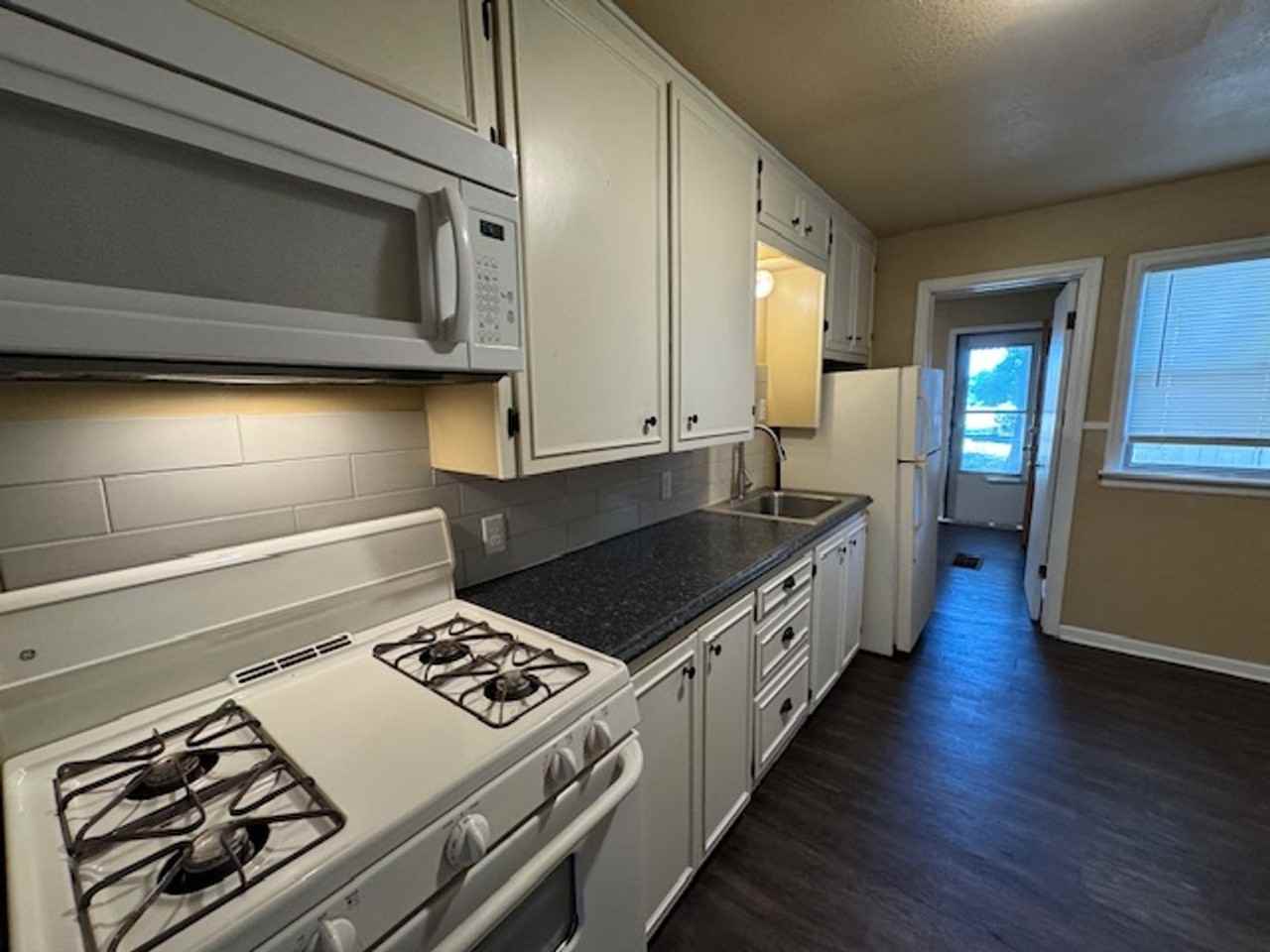 306 E Mosier St - Photo 2 of 15