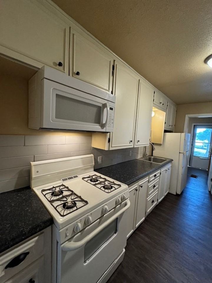 306 E Mosier St - Photo 3 of 15