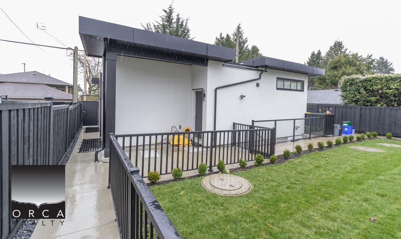 639 5th St E - Photo 3 of 26