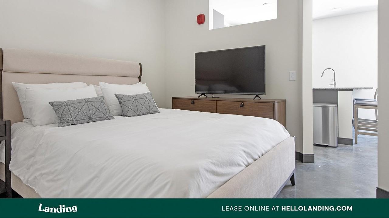 1014 Spruce St - Photo 3 of 50