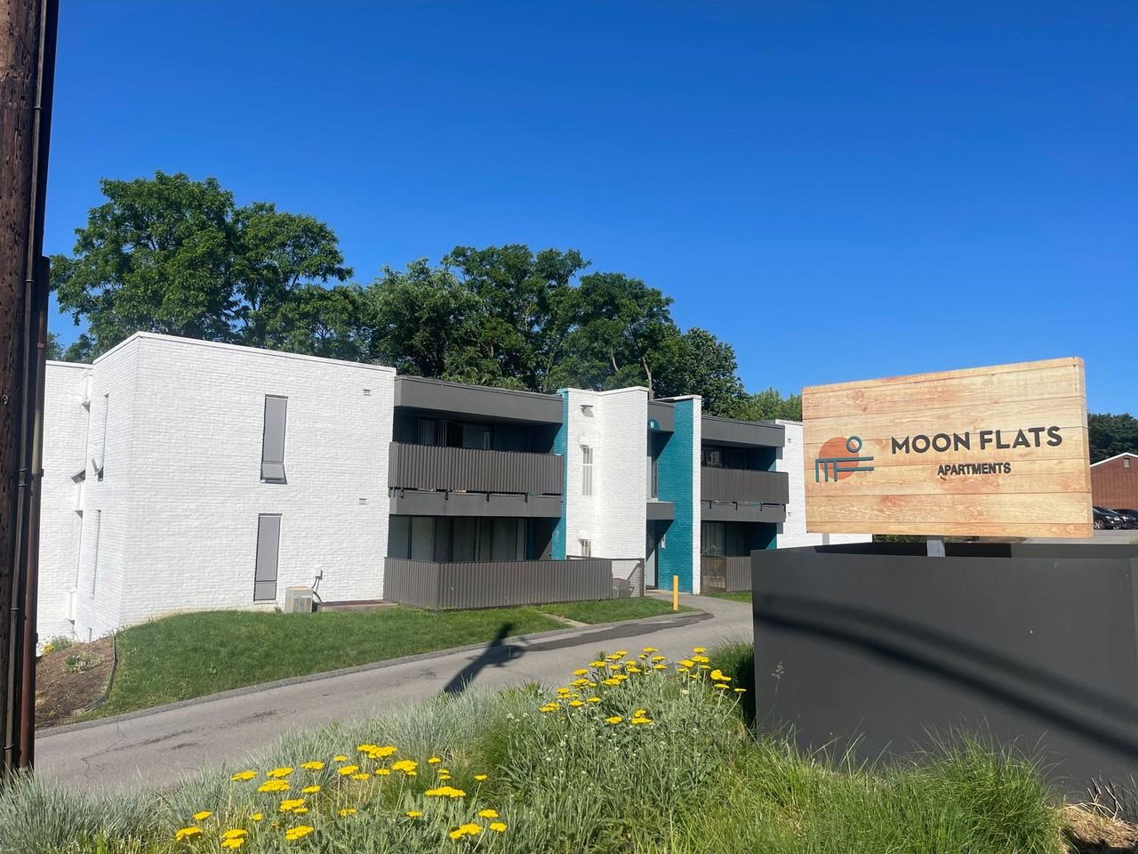 Moon Flats Apartments in Moon Township 408 Sharon Rd, CarnotMoon, PA