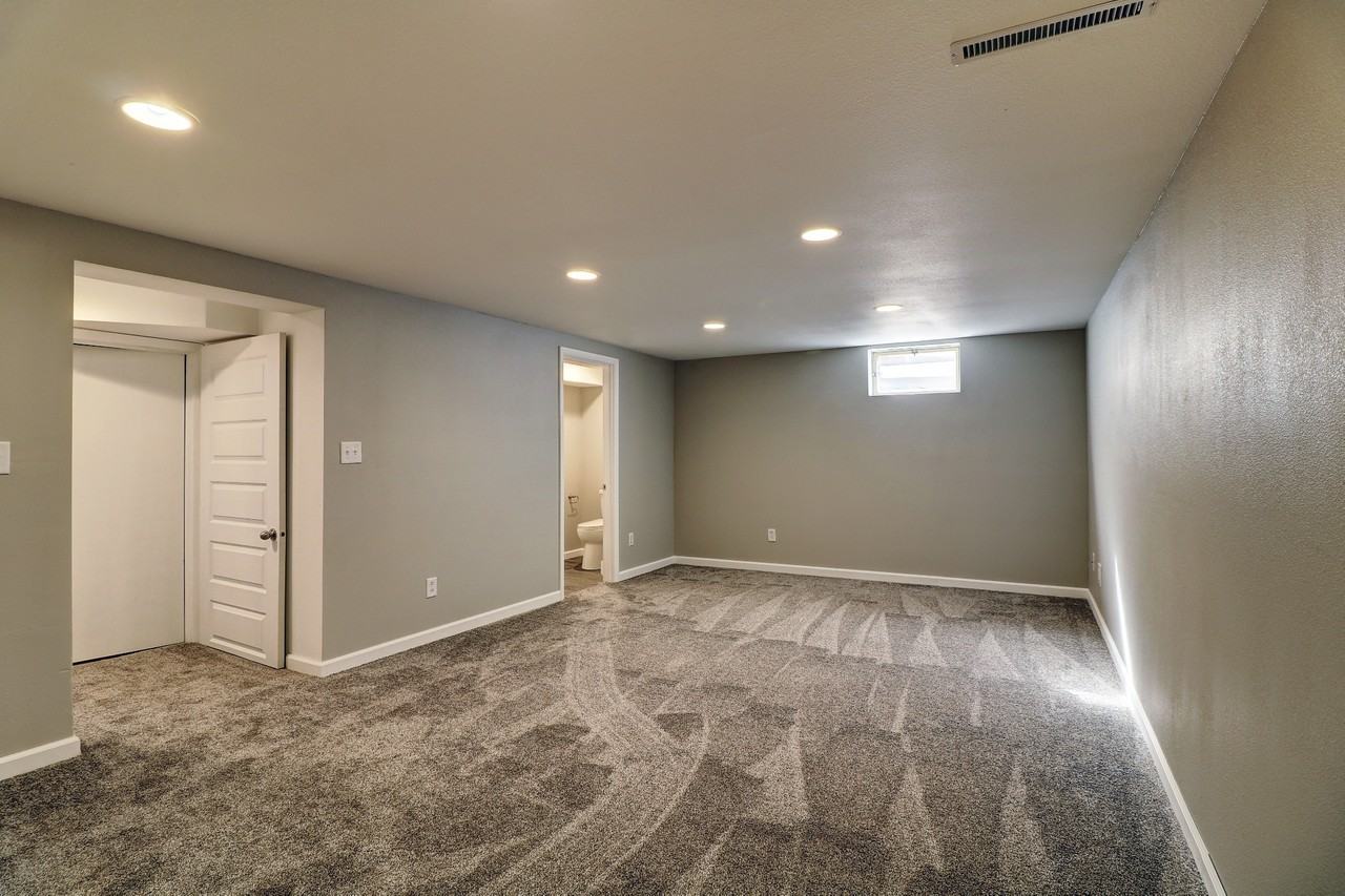 1610 17th St S - Photo 2 of 34