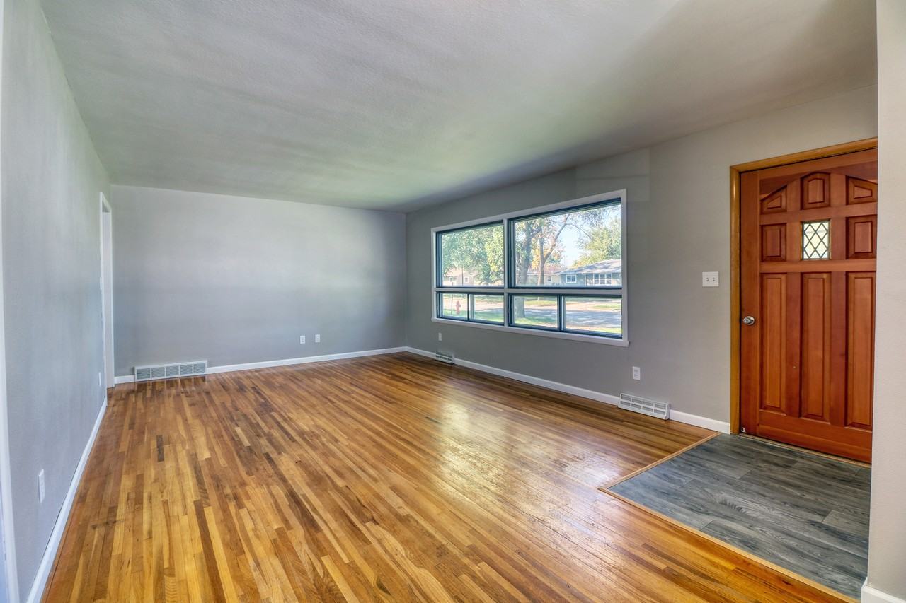 1610 17th St S - Photo 3 of 34
