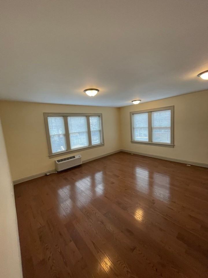 1404 E State St Apartments - Photo 3 of 17