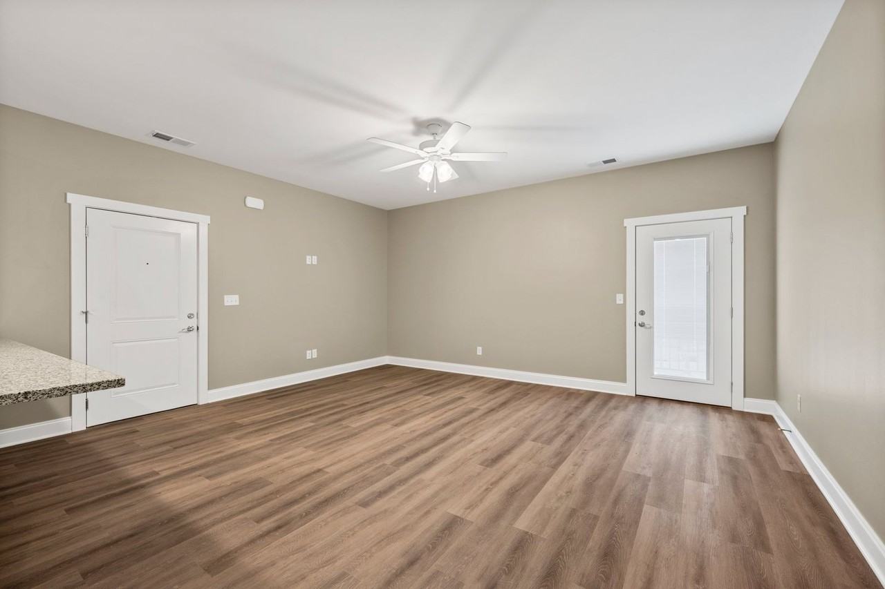 Lost River Cove Apartments - Photo 4 of 36