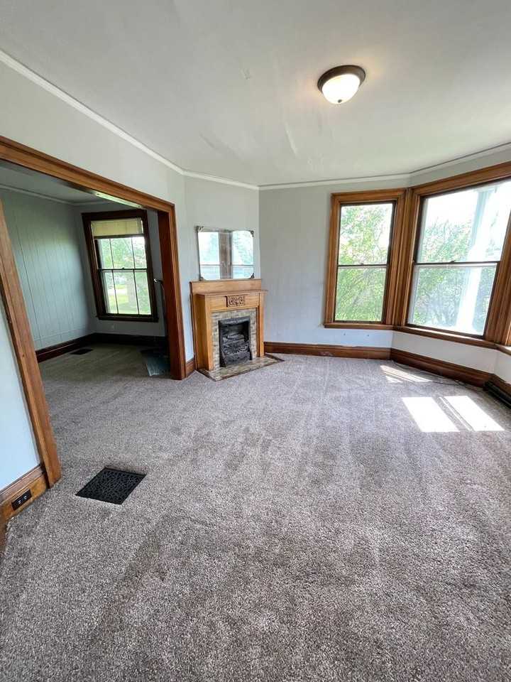 207 East 7th Street - Photo 3 of 20